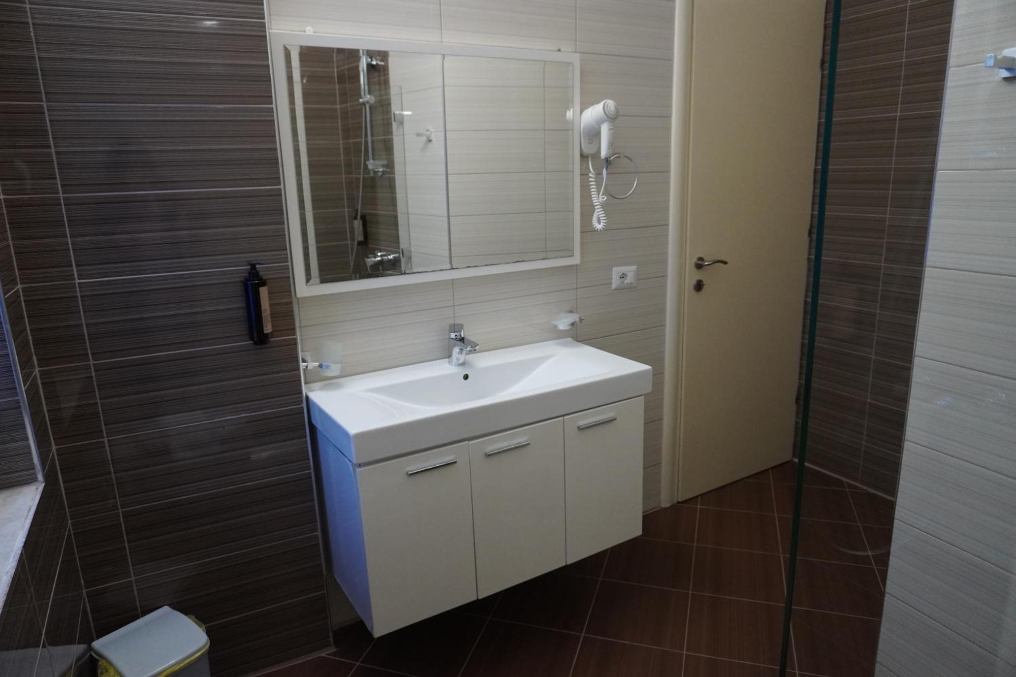 Hotel Agel Sarandë Quarto foto