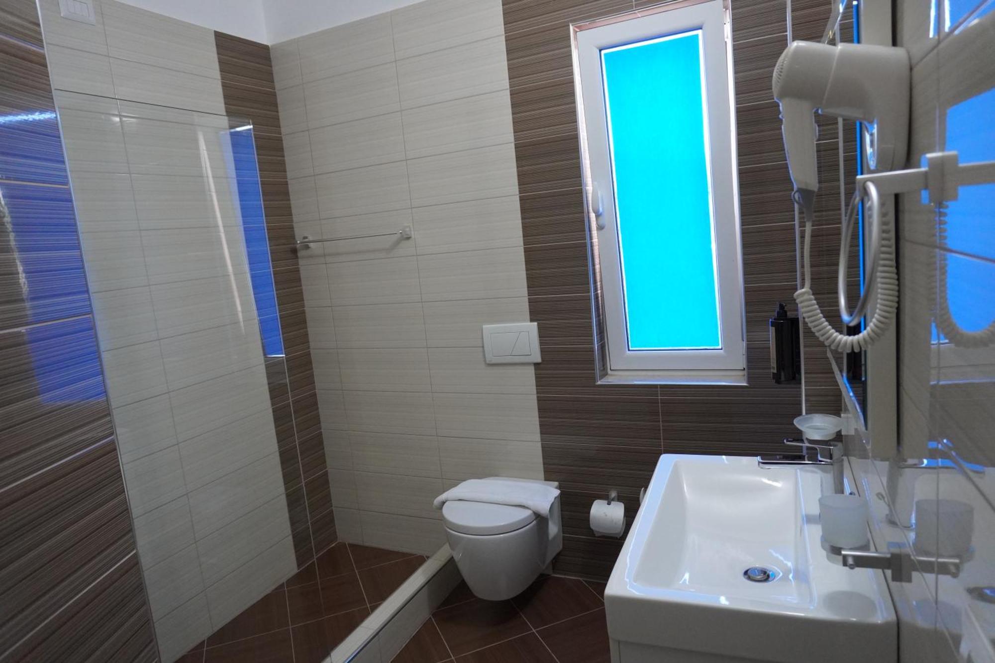 Hotel Agel Sarandë Quarto foto